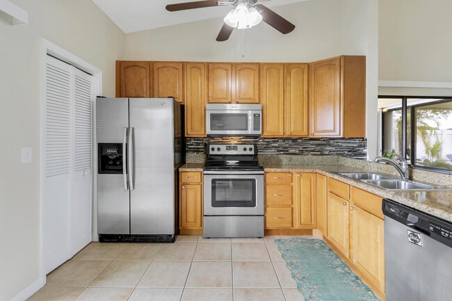 Building Photo - 703 Stonewood Ct