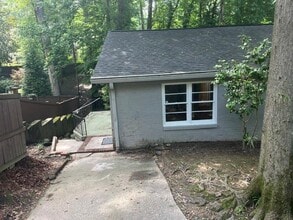 Building Photo - 2086 Evergreen Ln NW