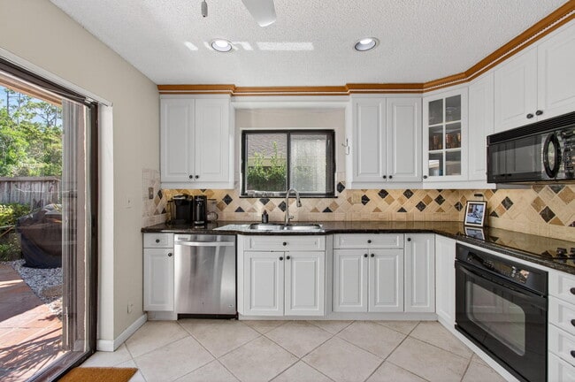 Building Photo - 7745 Stanway Pl