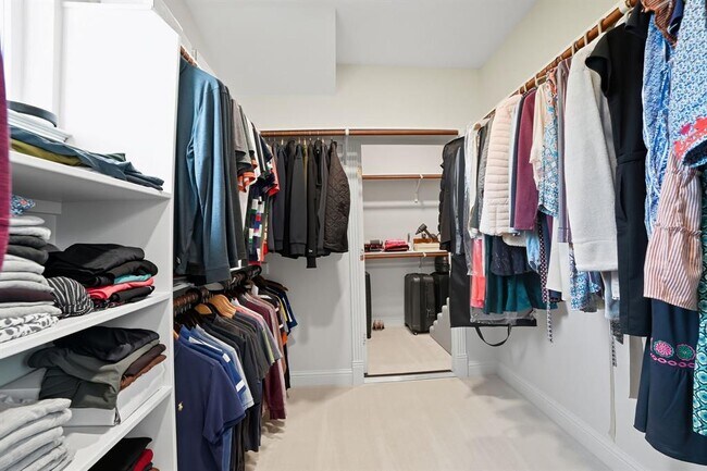 Building Photo - 500 Konstanty Cir