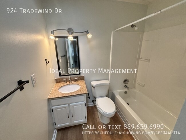 Building Photo - 924 Tradewind Dr