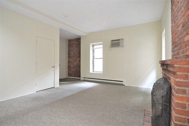 Building Photo - 67 St Germain St