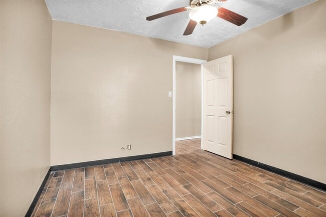 Building Photo - 23918 Spring Gum Dr