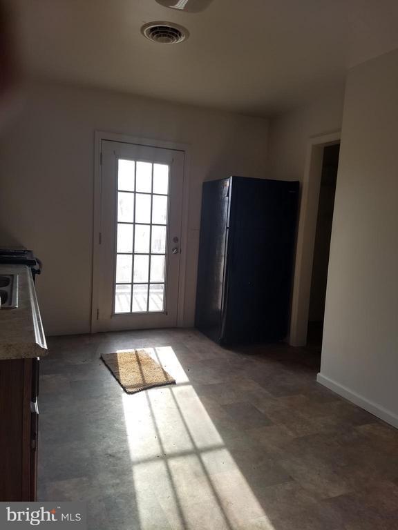 Building Photo - 215 Ulrich St