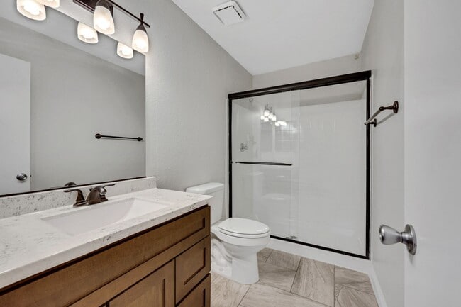Building Photo - Upgraded 2 bedroom in gated community