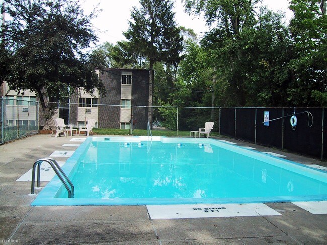 Building Photo - 1242 Haslett Rd