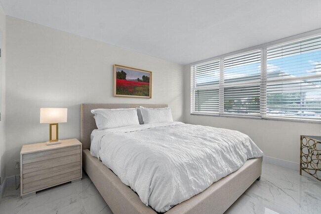 Building Photo - 2600 N Flagler Dr