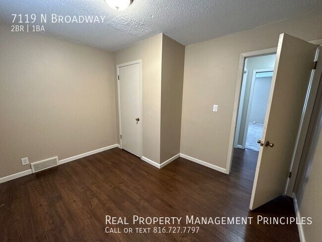 Building Photo - Spacious, updated, 2 Bedroom, 1 Bathroom T...