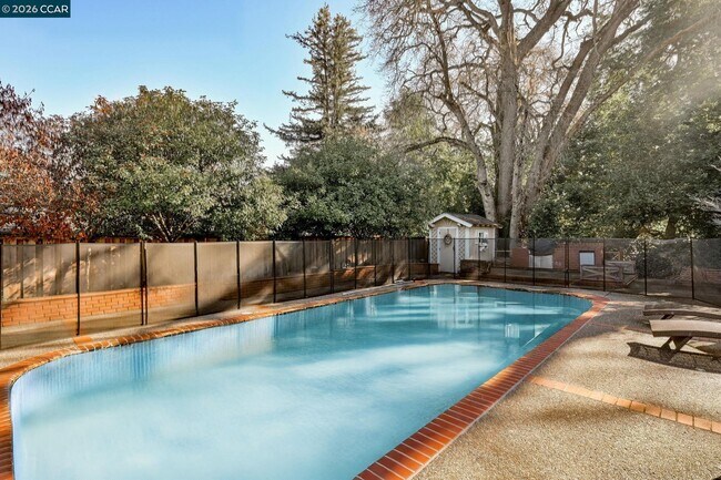 Building Photo - 161 La Serena Ave