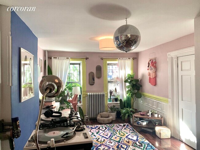 Building Photo - 541 Decatur St