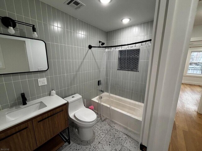 Building Photo - 81 N Clinton St