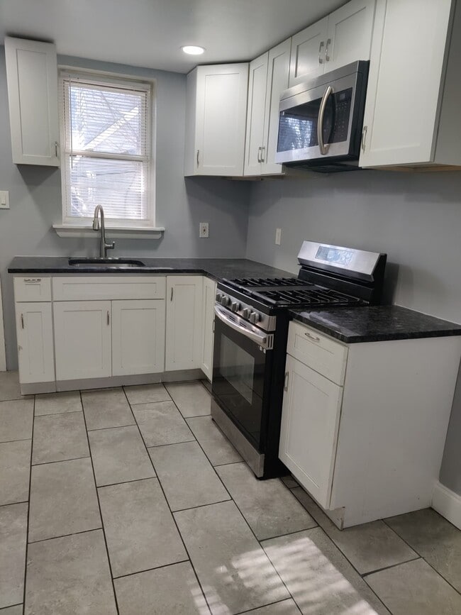 Building Photo - 5020 Westminster Ave