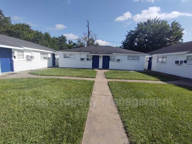 Building Photo - 4205 Phlox St