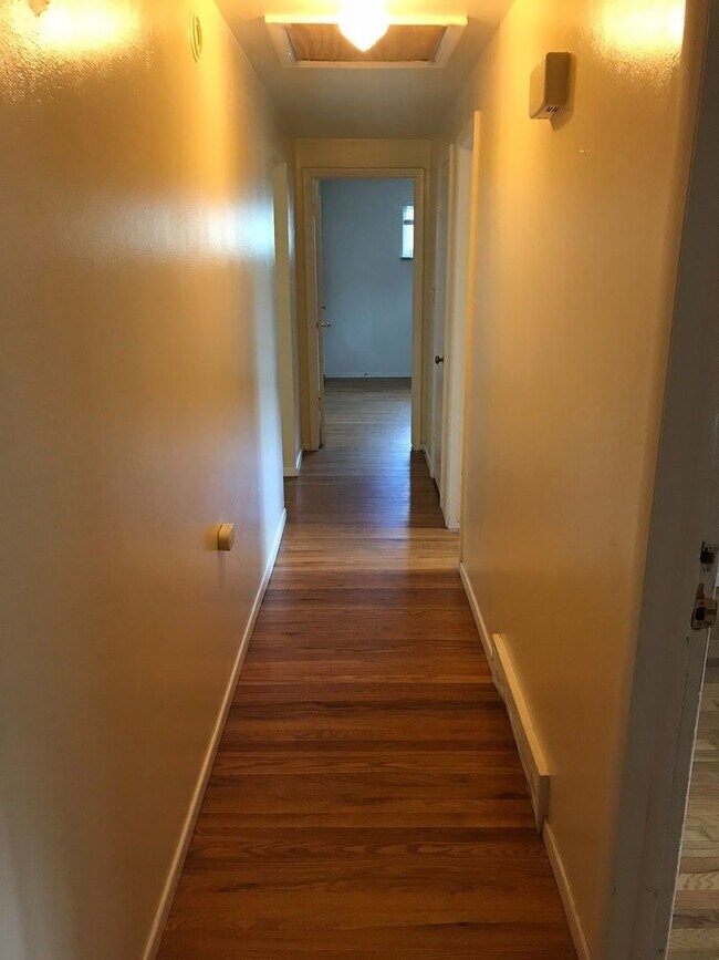 Building Photo - House for August Prelease with Easy Access to CU