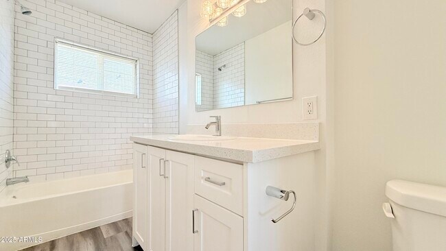 Building Photo - 312 N Hartford St