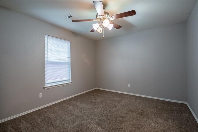 Building Photo - **MOVE IN SPECIAL $300 off first month rent**Charming 3-Bed and 3 full bath Home
