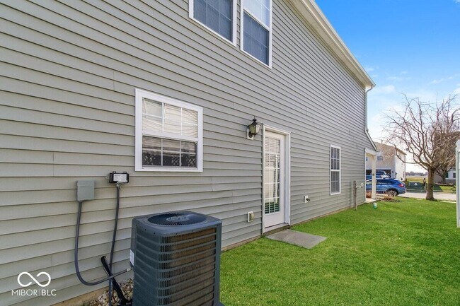 Building Photo - 2031 Bridlewood Dr
