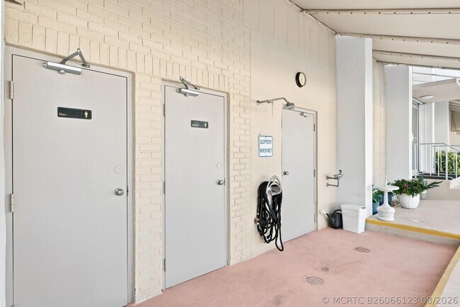 Building Photo - 1601 S Flagler Dr