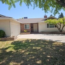 Building Photo - Charming 3 Bedroom Home with Sunroom