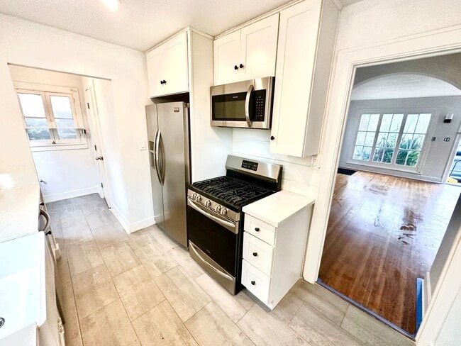 Building Photo - Stunning Ocean & Bay View Two-Story Home on the Long Beach Peninsula