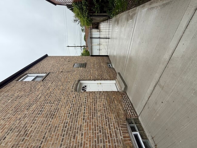 Building Photo - 10945 S Green St