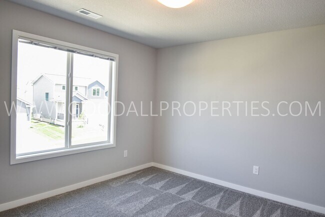 Building Photo - 1730 Howard Dr