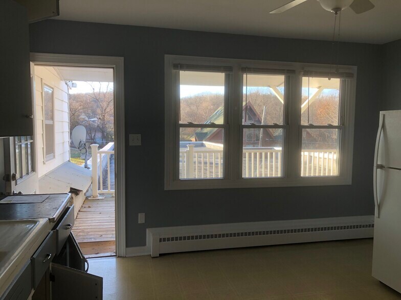 Building Photo - 545 Valley View Dr