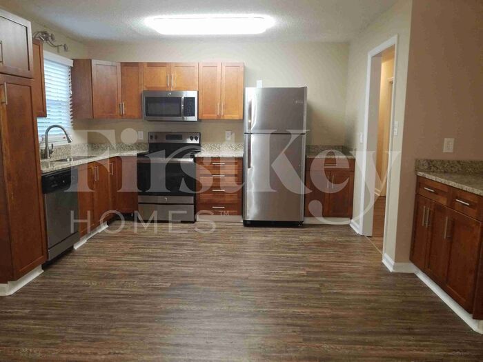 Building Photo - 1231 Springhill Rd