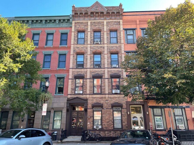 Building Photo - 1035 Washington St