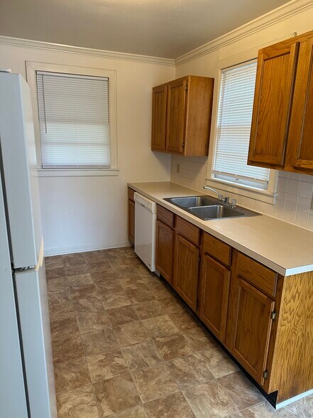 Kitchen - 2219 Rogers Dr