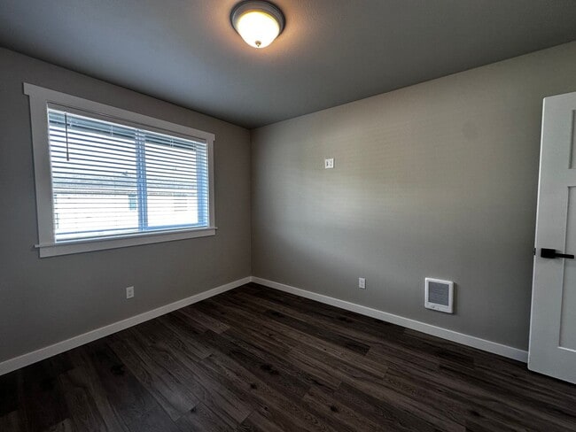 Building Photo - 207 S Razor Clam Dr SW