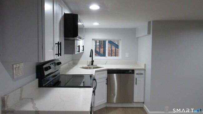 Building Photo - 17 Woodbine St