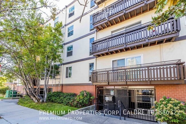 Building Photo - 2530 Hillegass Ave