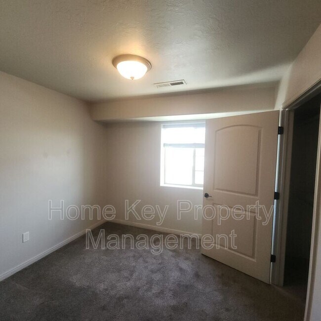 Building Photo - 370 W Buena Vista Blvd