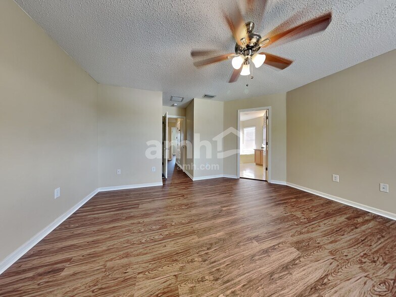 Building Photo - 12613 Longcrest Dr