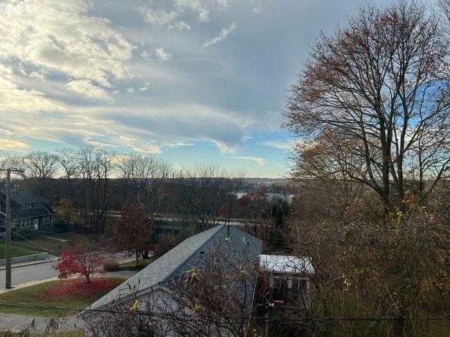 Building Photo - 380 Wilson Rd