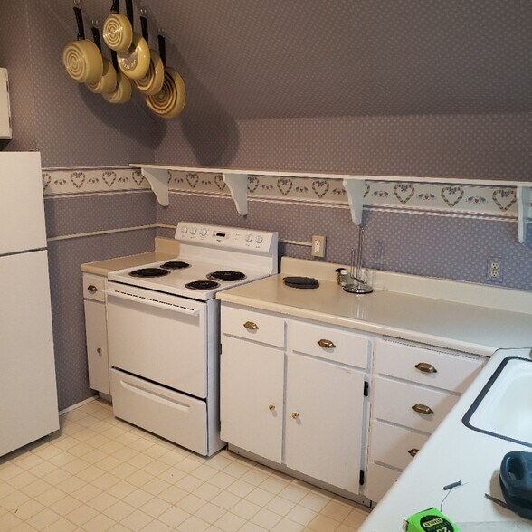 Building Photo - 1405 W 9th Ave