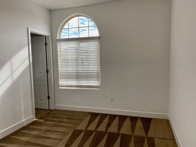 Building Photo - $2,350 Barstow & Leonard, 3 Bdrm + Office ...