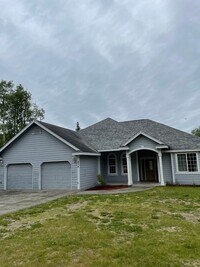 Building Photo - Beautiful 3 Bedroom Single Family Home With 2 Car Garage!
