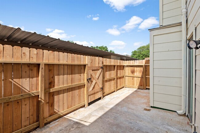 Building Photo - 14215 Lost Meadow Ln