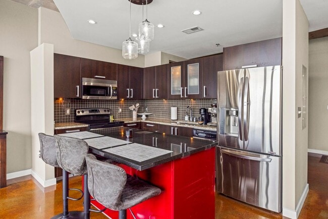 Building Photo - 600 12th Ave S