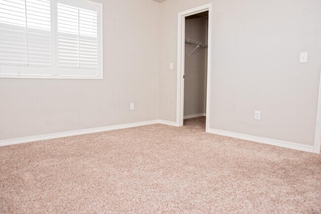 Building Photo - 10744 Traders Pkwy
