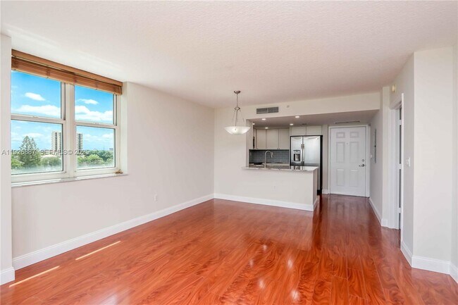 Building Photo - 3000 Coral Wy