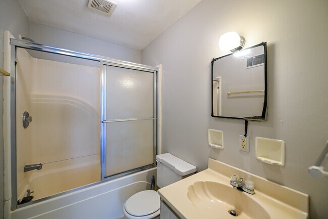 Building Photo - 8 Clarke St