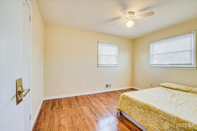 Building Photo - 79 Beechwood Ave