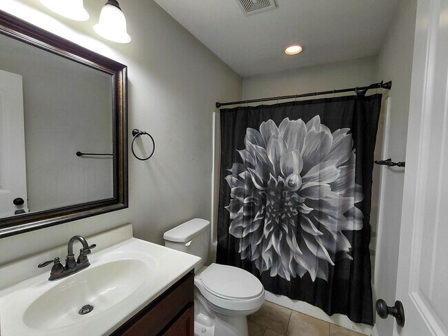 Building Photo - 137 Creek View Dr