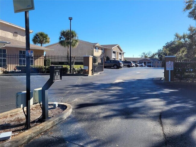 Building Photo - 155 N Pearl Lake Causeway