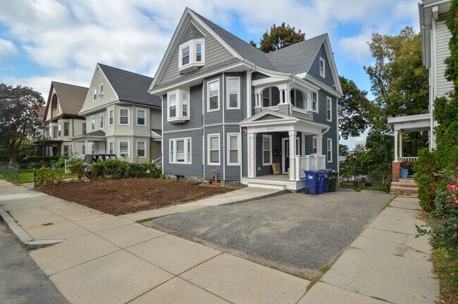 Building Photo - 60 Mapleton St