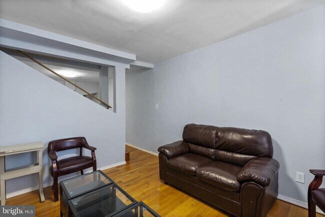 Building Photo - 1818 E Pratt St