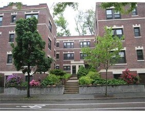 Building Photo - 590 Washington St